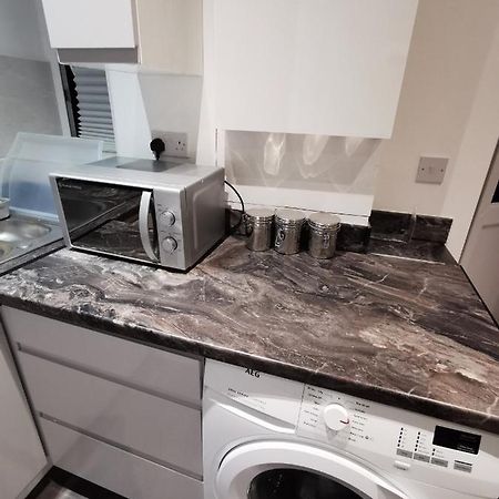 Studio Self Contained Double Bedroom لندن المظهر الخارجي الصورة