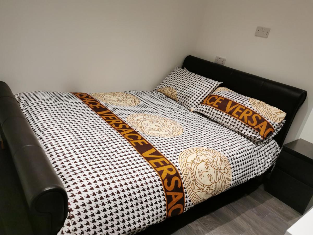 Studio Self Contained Double Bedroom لندن المظهر الخارجي الصورة