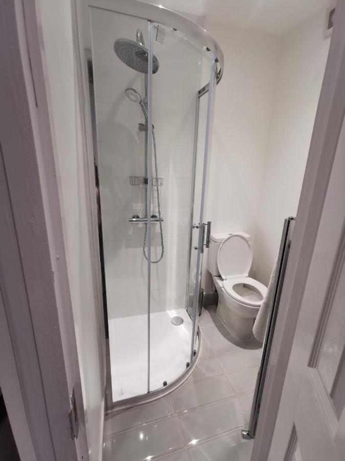 Studio Self Contained Double Bedroom لندن المظهر الخارجي الصورة