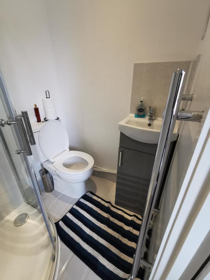 Studio Self Contained Double Bedroom لندن المظهر الخارجي الصورة